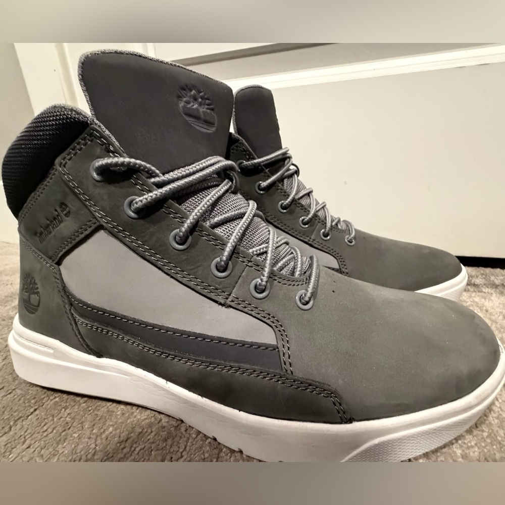 Timberland Men's Charcoal Gray Boots NWOB Size 11 1/2. Perfect snazzy condition.